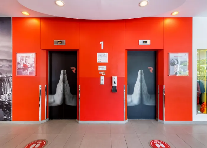 Easy Planet Asoke Hotel